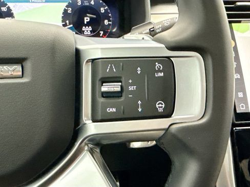 Used 2024 Land Rover Discovery Dynamic SE AWD/4WD image 12