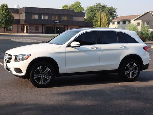 Used 2019 Mercedes-Benz GLC 300 4MATIC w/ Premium Package image 10
