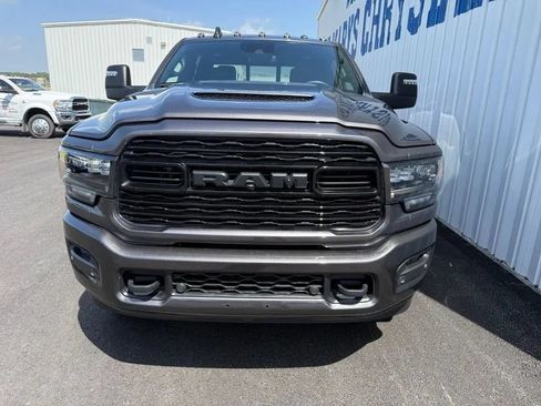 Used 2024 RAM 3500 Limited AWD/4WD image 3