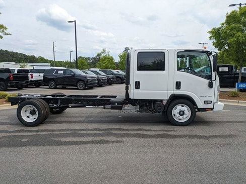New 2025 Chevrolet Low Cab Forward image 5