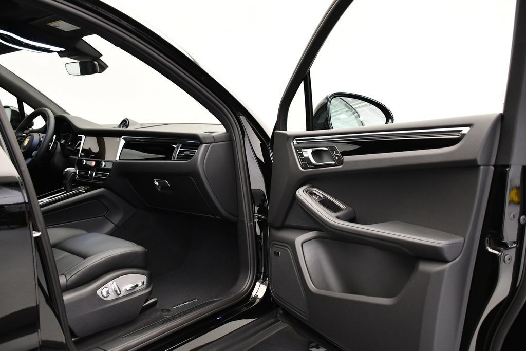 Certified 2026 Porsche Macan AWD/4WD image 50