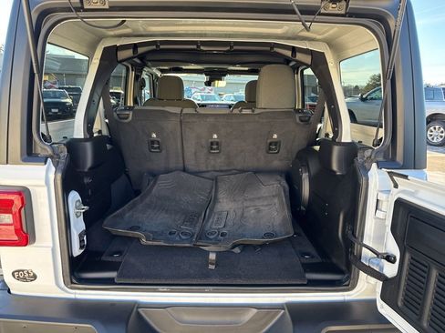 Certified 2024 Jeep Wrangler Rubicon w/ Technology Group image 28