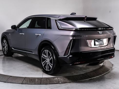 Used 2024 Cadillac Lyriq Luxury AWD/4WD image 6