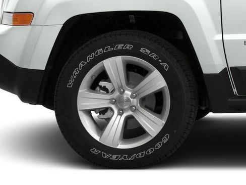 Used 2016 Jeep Patriot Latitude w/ Sun/Sound Group AWD/4WD image 14