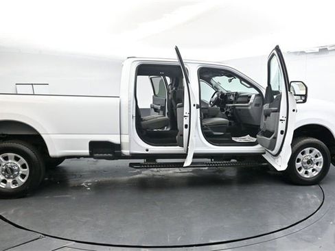 Used 2024 Ford F250 XLT image 40