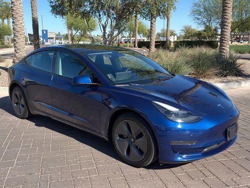 Used 2023 Tesla Model 3 Standard Range image 1
