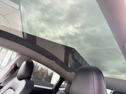 Used 2021 Tesla Model Y Long Range image 34