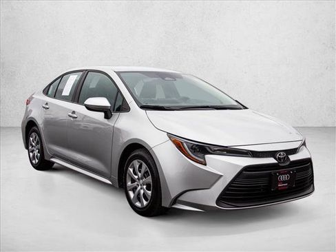 Used 2024 Toyota Corolla LE image 3