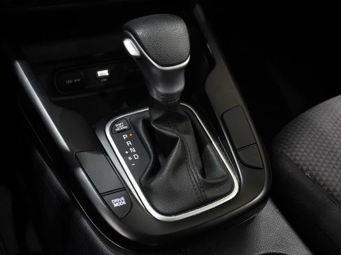 Used 2025 Kia Soul LX w/ LX Technology Package FWD image 24