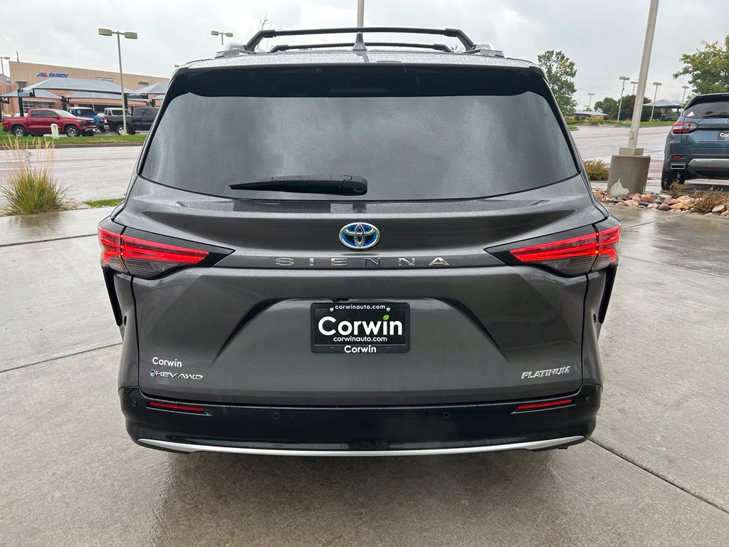 Used 2025 Toyota Sienna Platinum AWD/4WD image 8