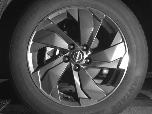 Used 2025 Nissan Rogue SV image 12