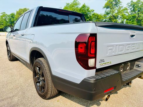 Used 2025 Honda Ridgeline Black Edition image 2