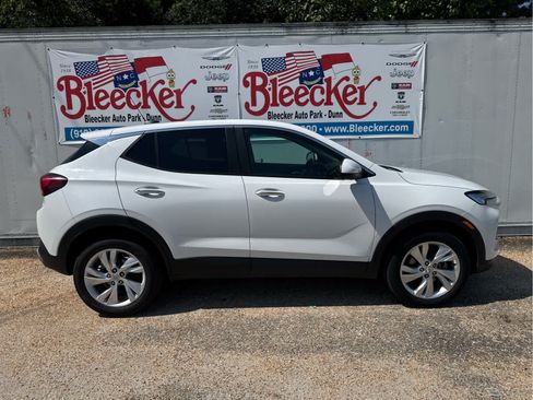 Used 2024 Buick Encore GX Preferred w/ Comfort Package AWD/4WD image 2