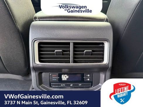 Used 2025 Volkswagen Atlas SE image 13