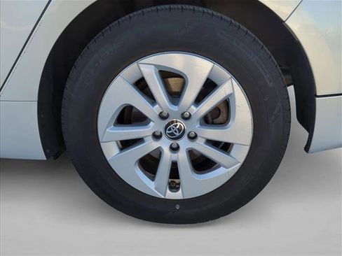 Used 2017 Toyota Prius Two image 6