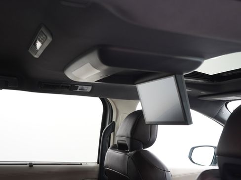 Used 2024 Toyota Sienna Platinum image 16