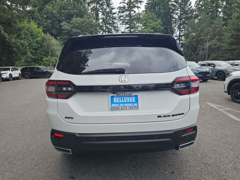 Certified 2025 Honda Pilot Black Edition image 6