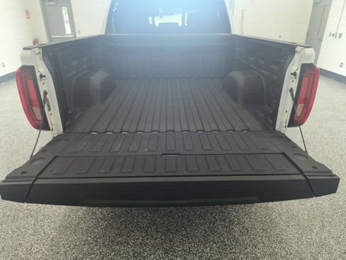 Used 2024 GMC Sierra 1500 SLT w/ SLT Premium Plus Package AWD/4WD image 34