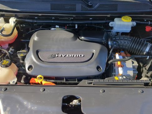 Used 2021 Chrysler Pacifica Touring-L image 33