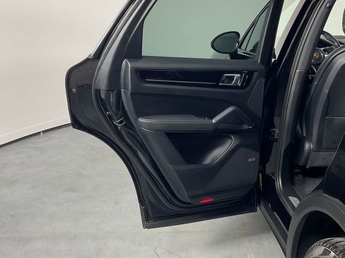 Used 2019 Porsche Cayenne AWD/4WD image 28