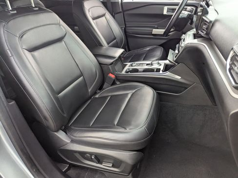 Used 2022 Ford Explorer XLT w/ Equipment Group 202A image 29