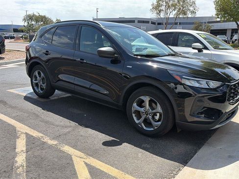 Used 2025 Ford Escape ST-Line FWD image 2