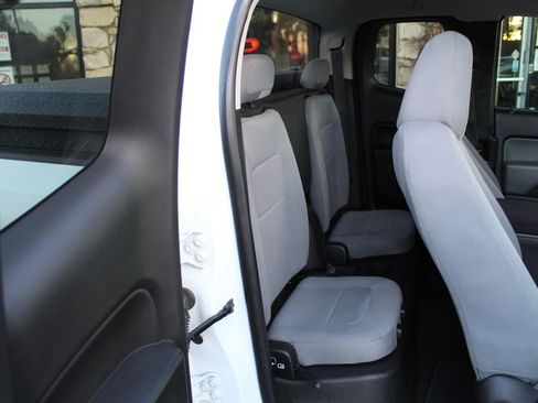 Used 2018 Chevrolet Colorado W/T w/ WT Convenience Package RWD image 11