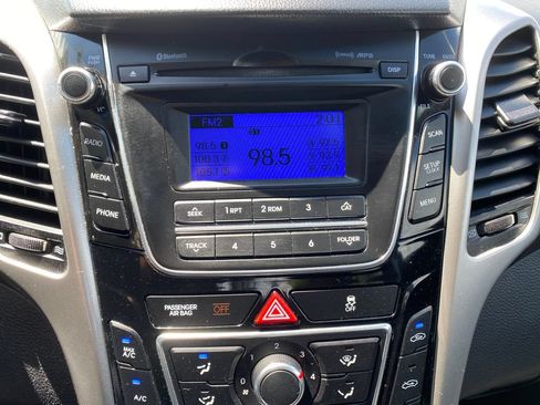 Used 2016 Hyundai Elantra GT FWD image 14