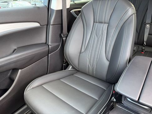 Used 2025 Buick Envision Avenir AWD/4WD image 37