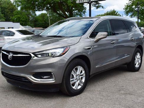 Used 2019 Buick Enclave Essence FWD image 2