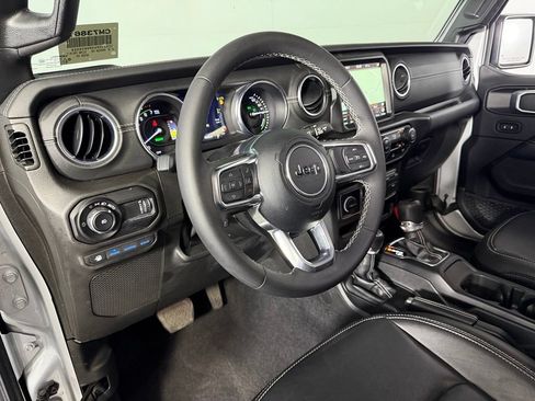 Used 2023 Jeep Wrangler Unlimited Sahara AWD/4WD image 20