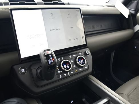 Certified 2026 Land Rover Defender 110 S AWD/4WD image 31