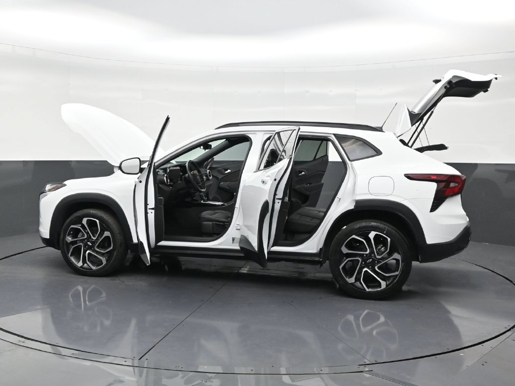 Used 2026 Chevrolet Trax RS w/ Sunroof Package FWD image 29