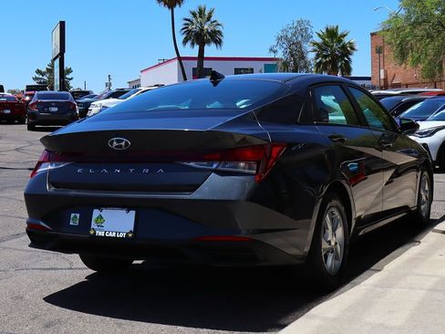 Used 2021 Hyundai Elantra SE FWD image 13