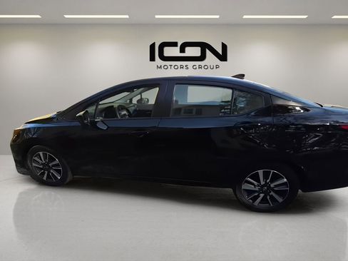 Used 2025 Nissan Versa SV image 2