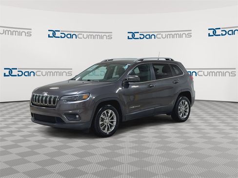 Used 2020 Jeep Cherokee Latitude Plus image 5