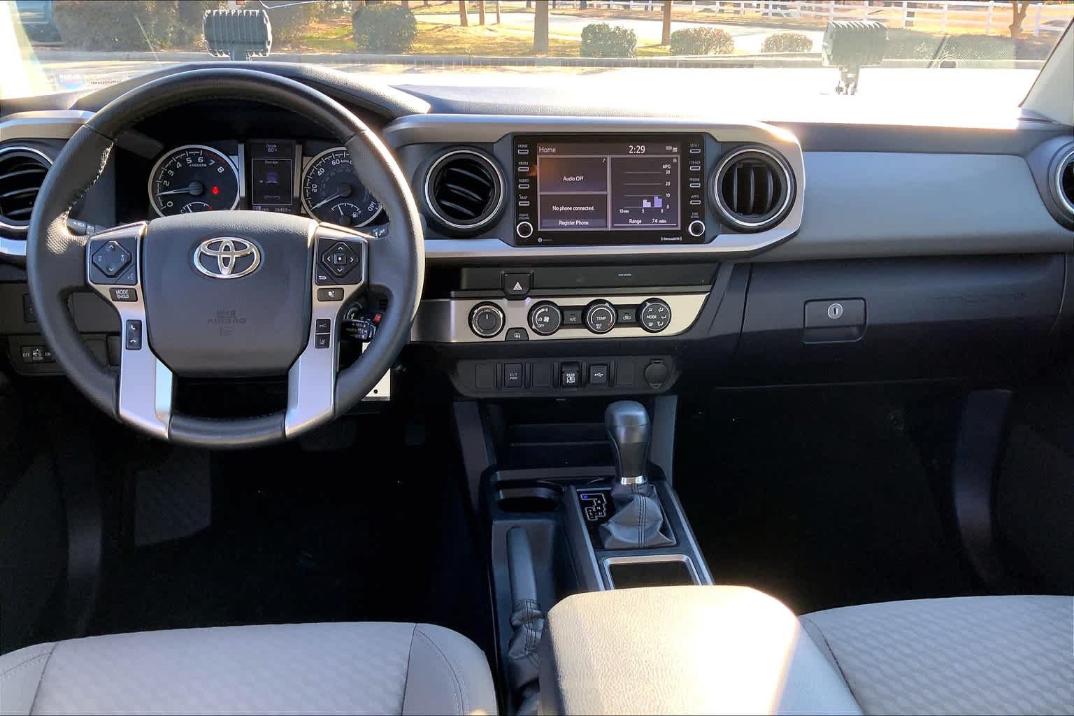 Used 2020 Toyota Tacoma SR5 AWD/4WD image 12