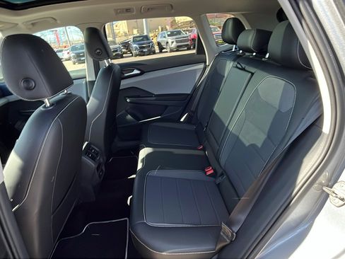 Used 2023 Volkswagen Taos SE image 24