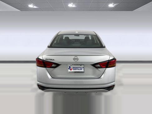 Used 2025 Nissan Altima 2.5 SV FWD image 10
