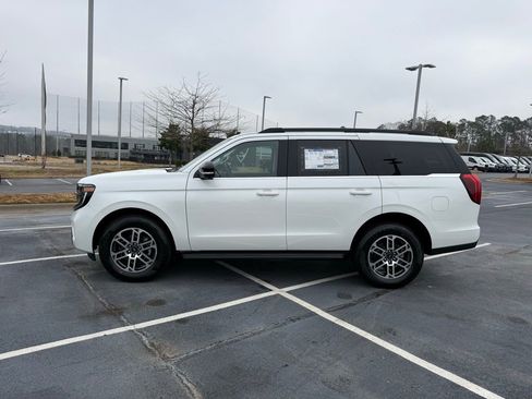New 2026 Ford Expedition Active RWD image 4