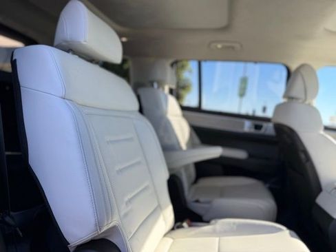 Used 2025 Hyundai Santa Fe Calligraphy image 17