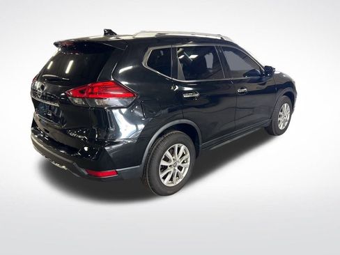 Used 2017 Nissan Rogue SV image 11