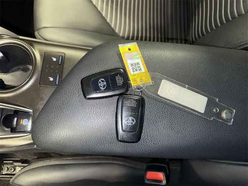 Used 2023 Toyota Camry SE image 34