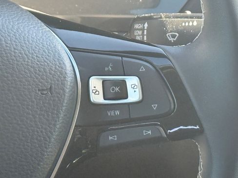 Used 2021 Volkswagen Tiguan SE image 22