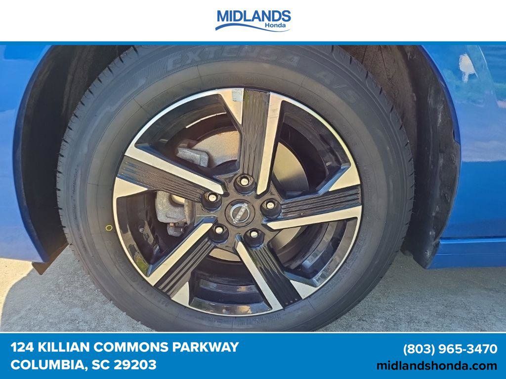 Used 2025 Nissan Sentra SV FWD image 3