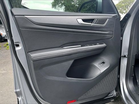 Certified 2026 Volkswagen Atlas Cross Sport SE FWD image 22