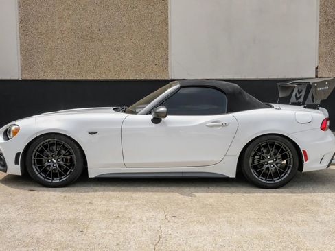 Used 2017 FIAT 124 Spider RWD image 10