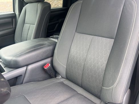 Used 2019 Nissan Titan SV w/ SV Convenience Package image 12