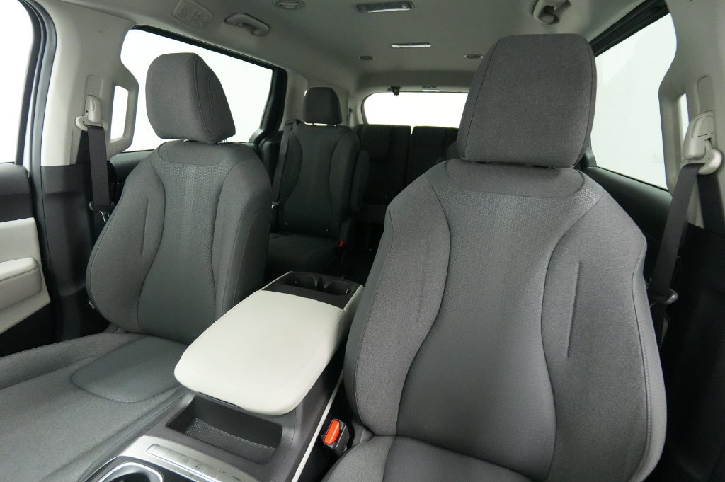 Used 2022 Kia Carnival LX FWD image 13