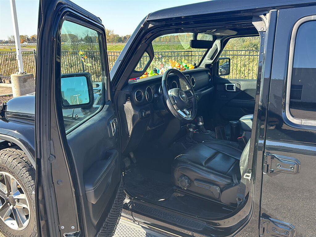 Used 2019 Jeep Wrangler Unlimited Sahara AWD/4WD image 12